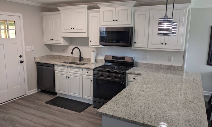 Augusta House | Remodeled Bungalow walking distance to Augusta National