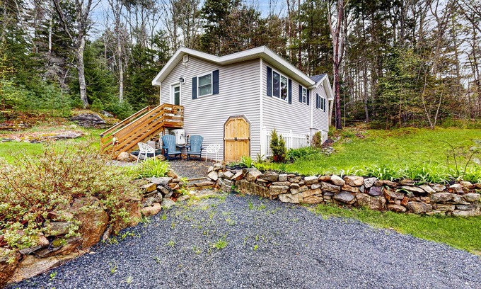 West Boothbay Harbor House | Remodeled Cottage with AC, Private W/D, Full Kitchen, and High-Speed WiFi
