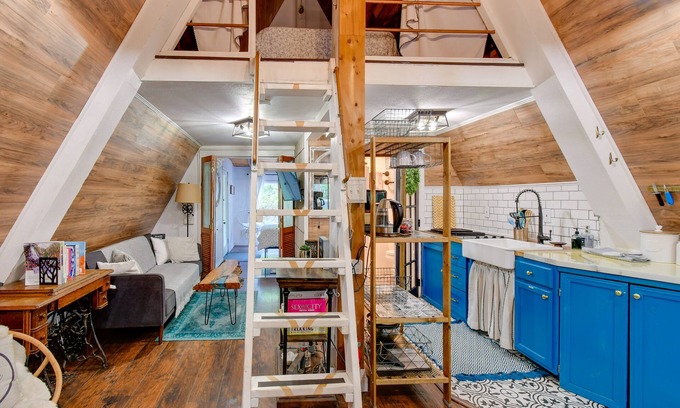 Hoodsport Cottage | Remodeled Cottage Near Olympic National Forest!