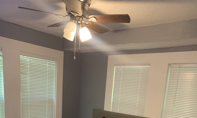 Kansas City House | Remodeled cozy home minutes from Hwy,Downtown, and plaza!