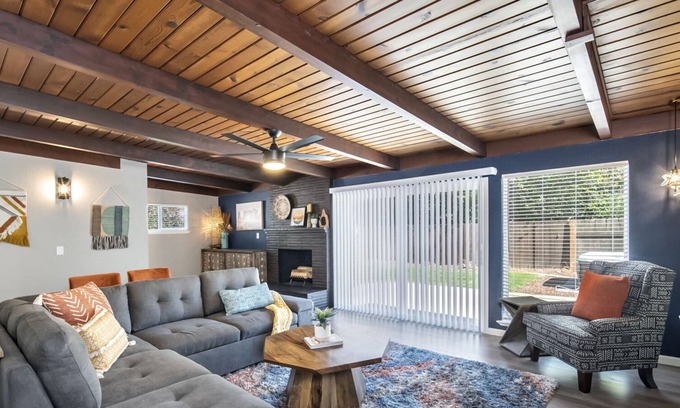 East Sacramento House | Remodeled East Sac Beauty with Garage + Hot-Tub
