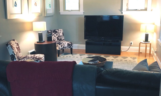 Riverwest Apartment | Remodeled flat in River West, deck and firepit, close to restaurants/coffee.