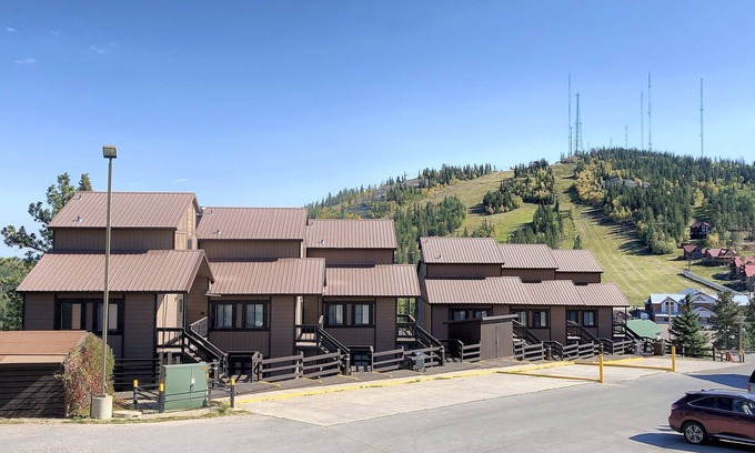 Lead Condo | Remodeled Fully Furnished Barefoot Resort Condo at Terry Peak South Dakota!
