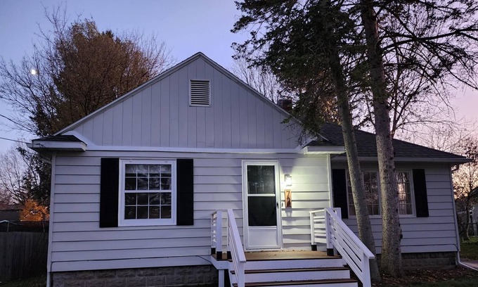Hastings House | Remodeled Gem near downtown Hastings