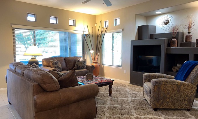 Rancho Vistoso Condo | Remodeled getaway with pool & hot tub - near hiking & town