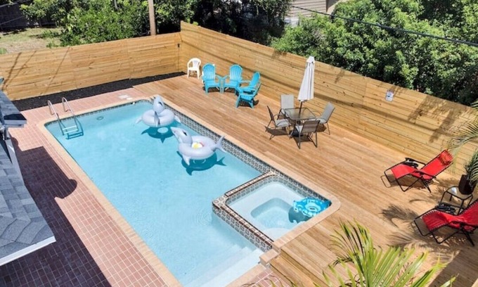 Delray Beach House | Remodeled HOT TUB & HEATED POOL house, 8 minutes to the beach! Shark Tank theme