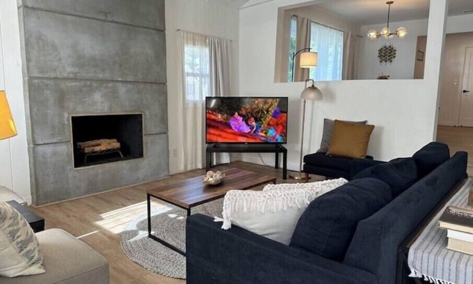 Culver - West House | Remodeled house w/large yard in West LA - 3 miles to beach