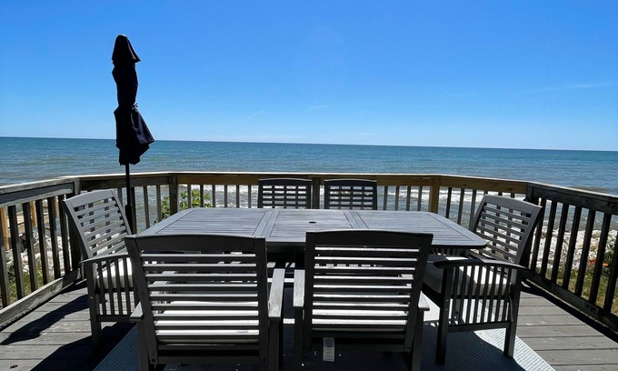 Hingham House | Remodeled lake house on Lake Michigan, near Kohler