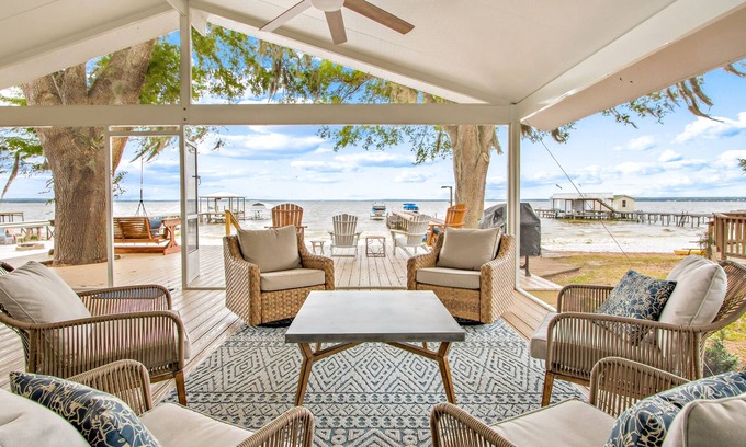 Candler House | Remodeled Lake House on Lake Weir
