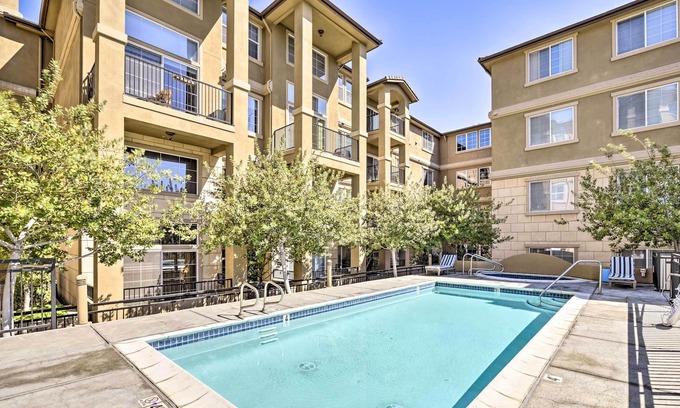 Luz Condo | Remodeled Loft Condo: Balcony, Pool + Hot Tub