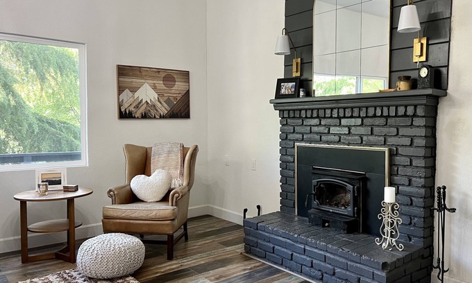 Crestline House | Remodeled mountain cottage. Super close to Lake Gregory and hiking trails