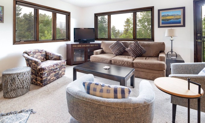Warrior's Mark Condo | Remodeled Nice Top-Floor Condo. Hot Tub. Fireplace