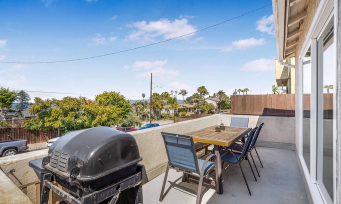 Point Loma Heights House | REMODELED OB HOME w/AC, PARKING, SURFBOARDS, VIEWS - SLEEPS 8 - 3 KING BEDS