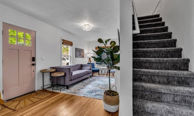 Garden District House | Remodeled parkside bungalow, Family friendly (dog friendly) walk to DOWNTOWN CDA