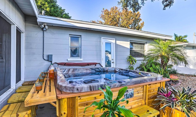 South Pinellas Community Council House | Remodeled St Petersburg Retreat w/Hot Tub!