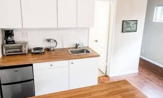 Mid City House | Remodeled Studio MidCity LosAngeles