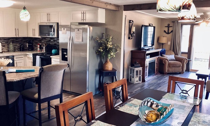 Long Beach House | Remodeled Vacation Rental in Long Beach min to town/walking distance to beach