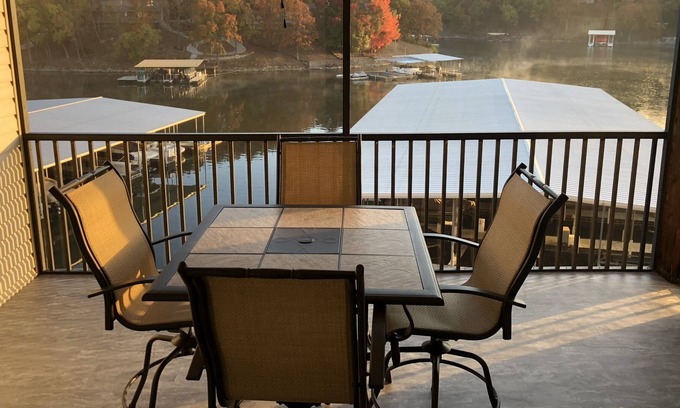 Lakeland Condo | Remodeled Waterfront 2BR/2BA Condo in Private Cove - Lighhouse Landing