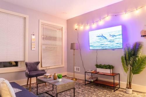 Buffalo Apartment | Remodeled2bd-wqueenbedmercy,tv,workdesk