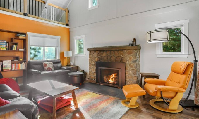 Government Camp House | Remodelled Pet Friendly Cabin on Camp Creek with Covered Deck and Fireplace.