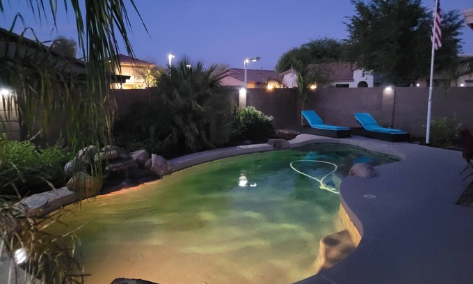 Maricopa House | Remodled Cheerful 3 Bedroom 2 bath Home with beautiful Oasis Pool.