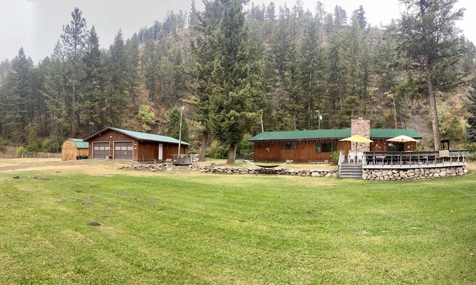 Helena Cabin | Remote Cabin in the Mountains - Great for Families, Hunters, Hikers, and Friends