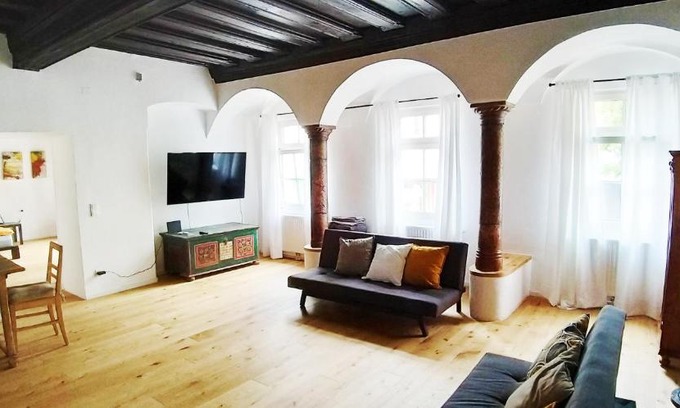 Gmunden Apartment | Renaissance Apartment Marktplatz