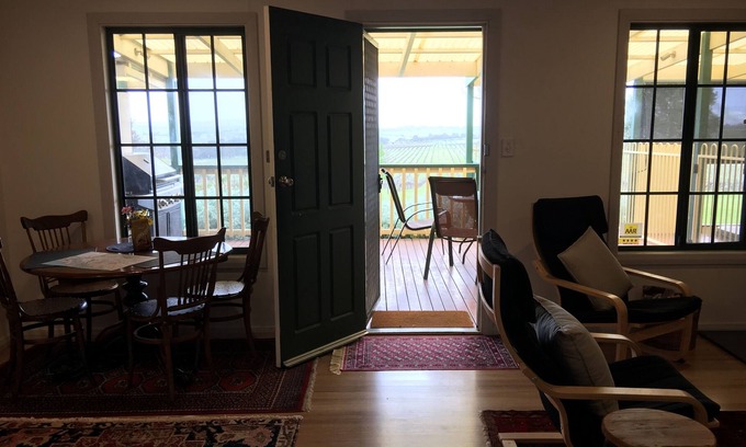 Tatachilla Bed & Breakfast | Rendzina Farmhouse with breakfast