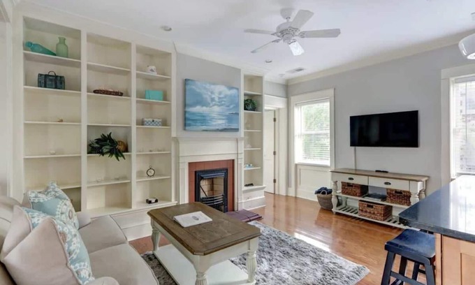 Historic Downtown Savannah Apartment | Renewed Historic Carriage House at Harcourt Manor