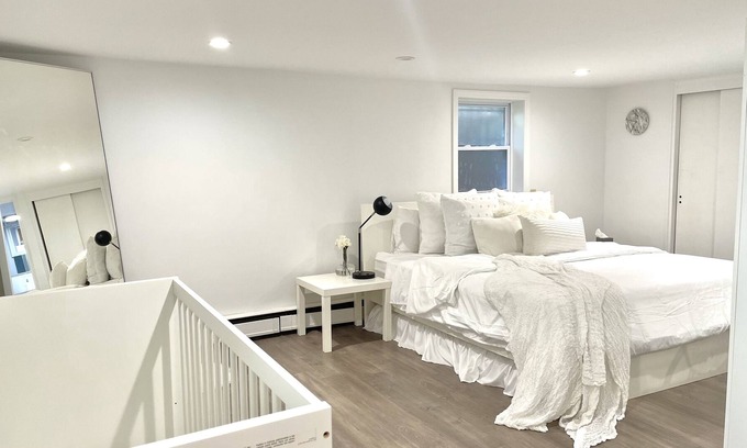 Southeast Yonkers House | Renovated 1 bedroom apartment 30 min train ride from manhattan