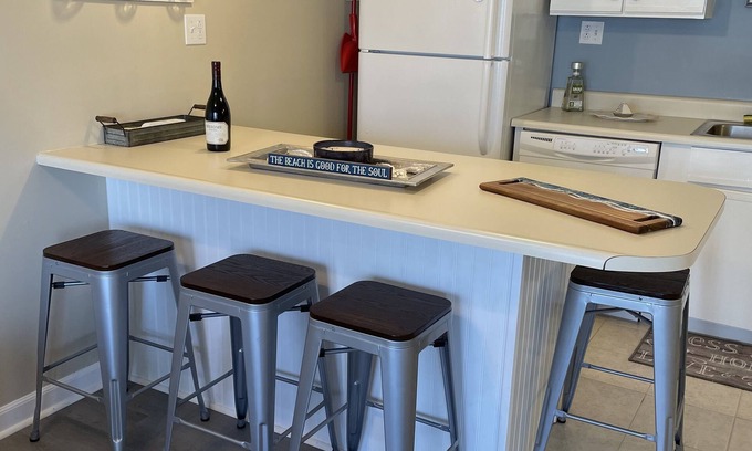 Wells Beach Condo | Renovated 1 bedroom condo ,steps to beach