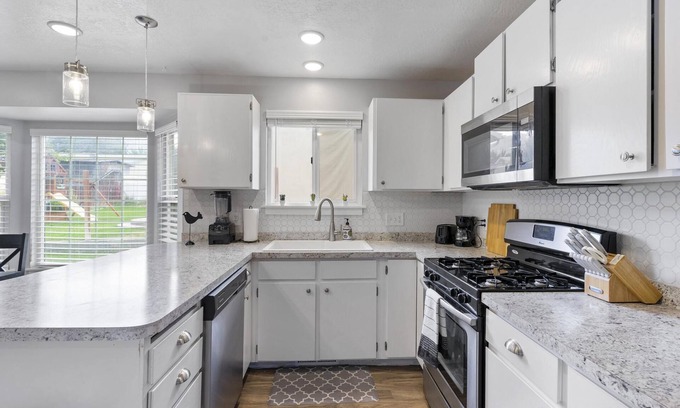 Bonneville House | Renovated 12 person Orem home