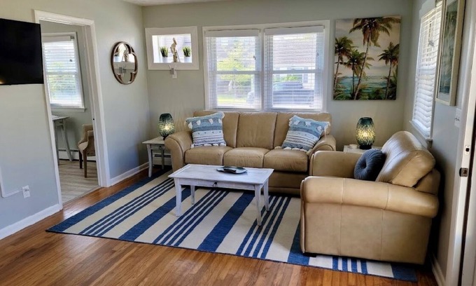 Northeast Virginia Beach House | Renovated 2 Bedroom, near VB Vibe district, walk to the beach!