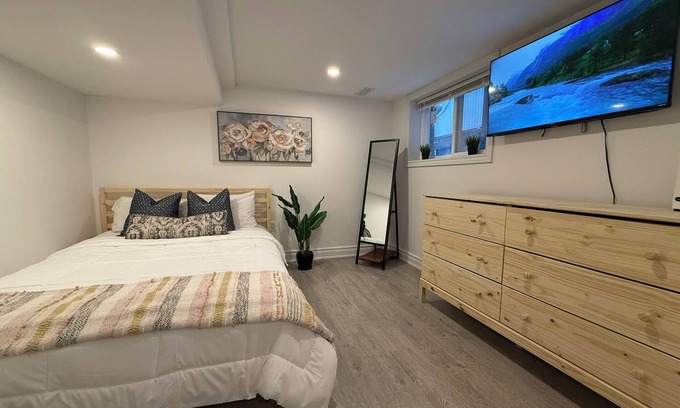 Bickford Park House | Renovated 2-Bedroom Little Italy