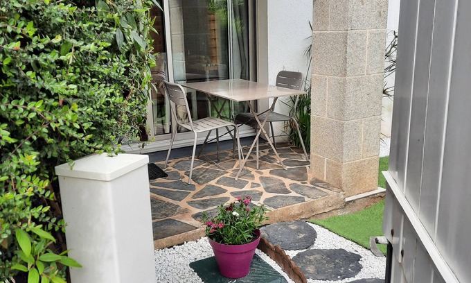 Benodet Apartment | Renovated 2* studio with small bedroom, quiet location, small garden on the Breton Riviera