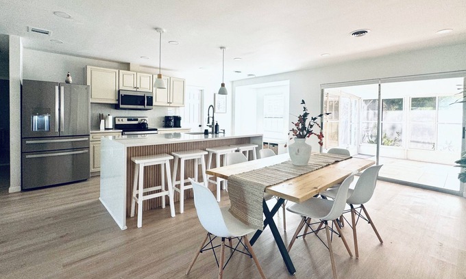 Venice Gardens House | Renovated 3-bedroom house with new heated pool