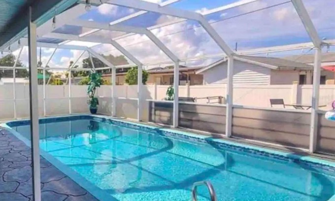 Edgewater House | Renovated 3 bedroom with POOL Internal name: 854 pretty lady