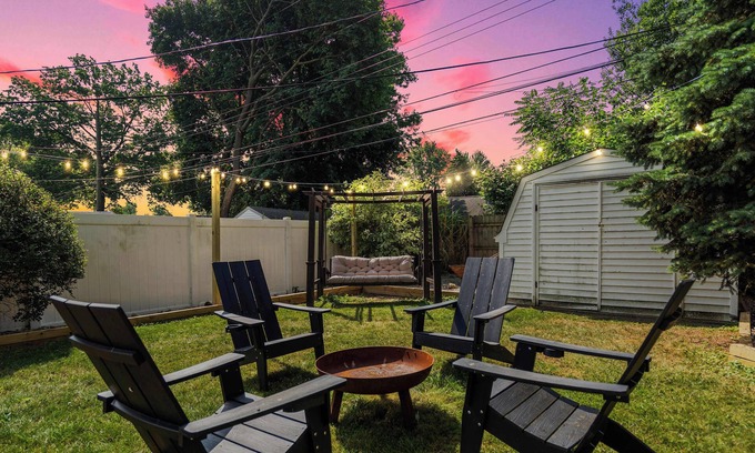 Ferndale House | Renovated 5BR/2BA - Gym & Barrel Sauna