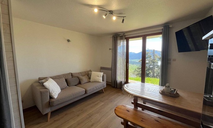 Les Angles Apartment | Renovated Apartment with Terrace, Ski Locker, and Modern Amenities