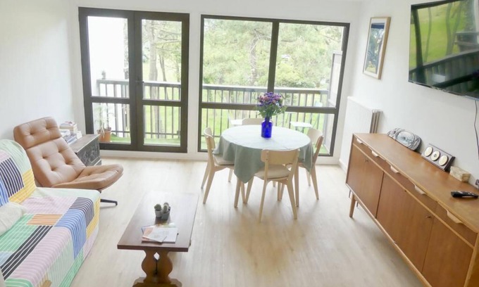 Le Penon Apartment | Renovated apartment near beach& center