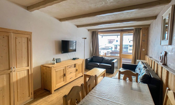 Le Lavachet Apartment | Renovated Apartment · Near Shops & Slopes · Sleeps 8 · South-Facing Balcony