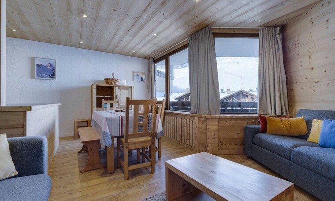 Val Claret Apartment | Renovated Apartment – Near Slopes & Shops – Balcony