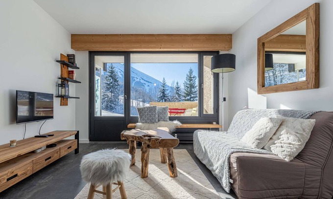 La Clusaz Apartment | Renovated apartment with mountain views