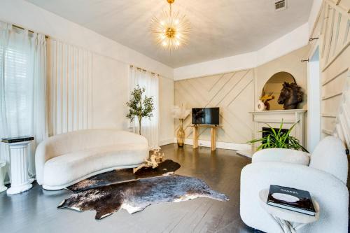 Pittsburgh House | Renovated ATL Home 2 Mi to Mercedes-Benz Stadium!