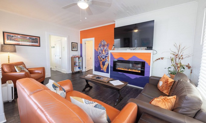 Seneca House | Renovated Bungalow 1 Block from Downtown Seneca! 7 miles from Clemson!