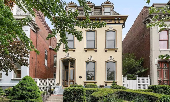 Lafayette Square House | Renovated Carriage house - 1 BR loft - Private