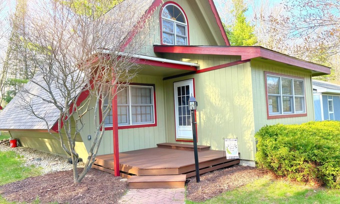 Gaylord House | Renovated Cottage- Lakeside Amenities -Strong Wifi-W/D- Fire Pit- Grills