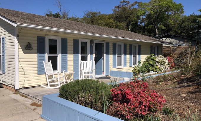 Emerald Isle House | Renovated Cottage with Private Free Oceanfront Parking and Outdoor Shower