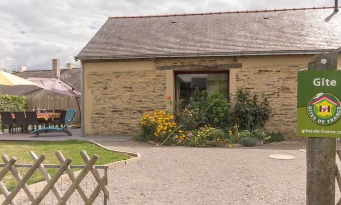 Vay Cottage | Renovated Country Cottage with Modern Amenities, Near Nantes, Family-Friendly