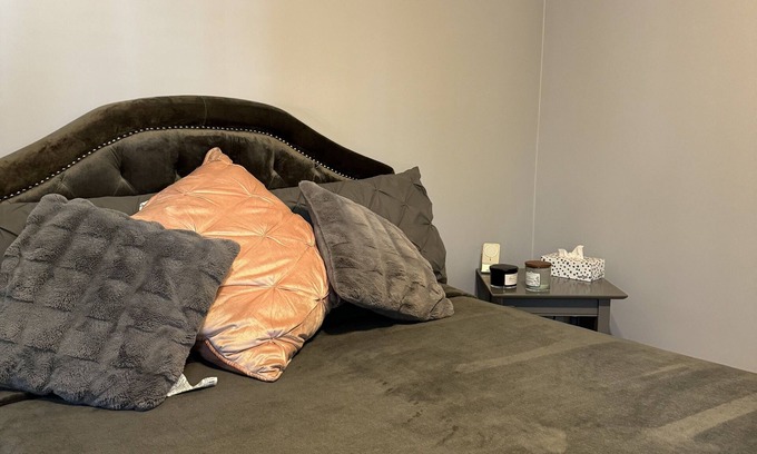 Sherman Oaks Condo | Renovated ,Cozy chic 2 bedroom condo in heart of Sherman Oaks… n